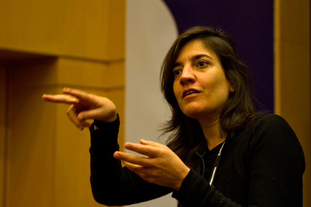 Marta Andreu durante el seminario "Lo que nos contempla: la transformación como gesto en el documental contemporáneo" | Torre de las Telecomunicaciones | 22/7/2012.