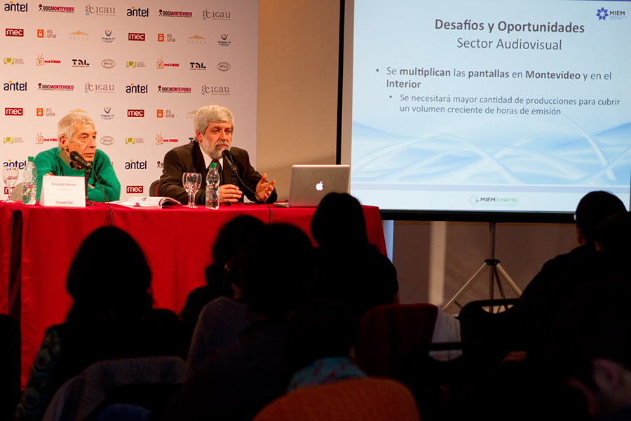 Orlando Senna (izq.), Presidente de TAL y Sergio de Cola (der.), Director Nacional de Telecomunicaciones (Uruguay), durante su presentación // Foto: Manuel Larrosa.